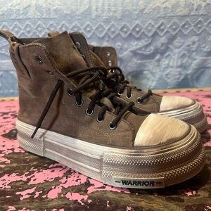 WARRIOR Women’s Brown Platform Distressed “chucks” sz 7